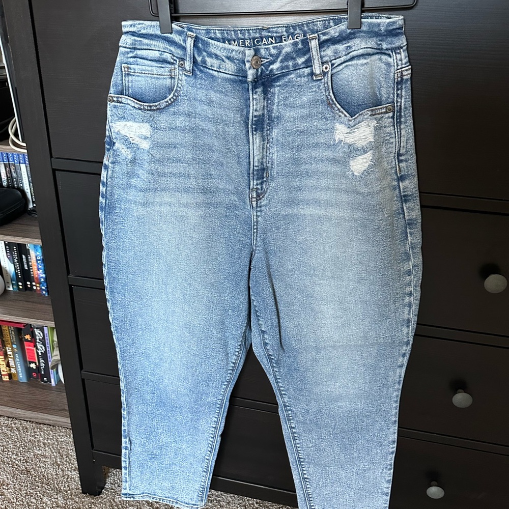 American Eagle Outfitters Women's Light Blue Curvy Mom Jean
